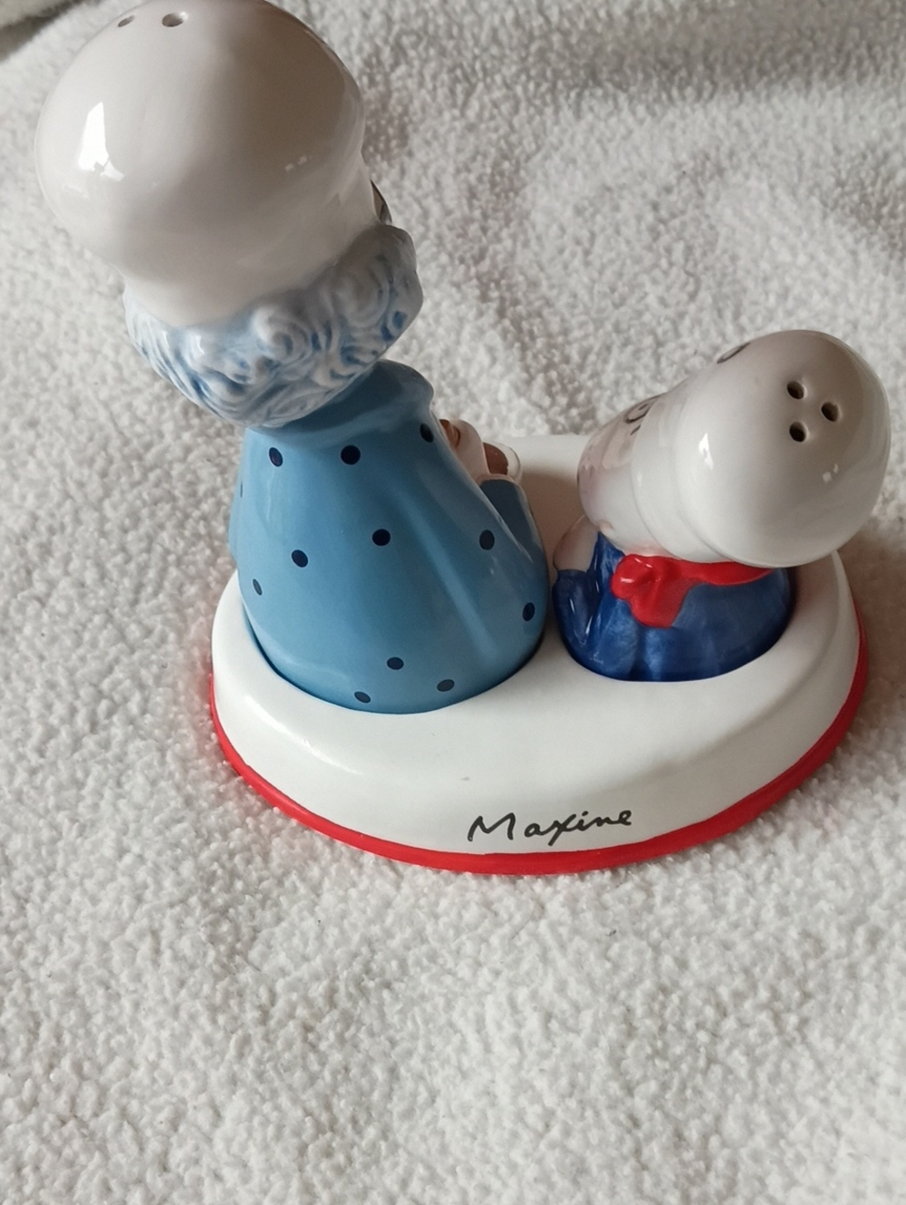 Maxine 3 Piece Salt & Pepper Shakers, Dedicated Stand, Shoebox At Hallmark, EUC - Picture 4 of 6